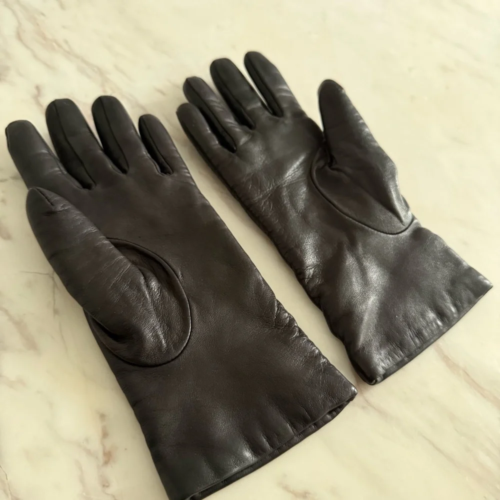 Bloomingdale’s 100% Leather Cashmere Lined Black Gloves made in Italy size 6.5